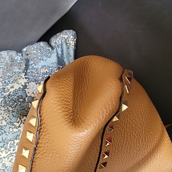 VALENTINO GARAVANI  Pebbled Calfskin Rockstud Flip-Lock Messenger Bag - Picture 8 of 13